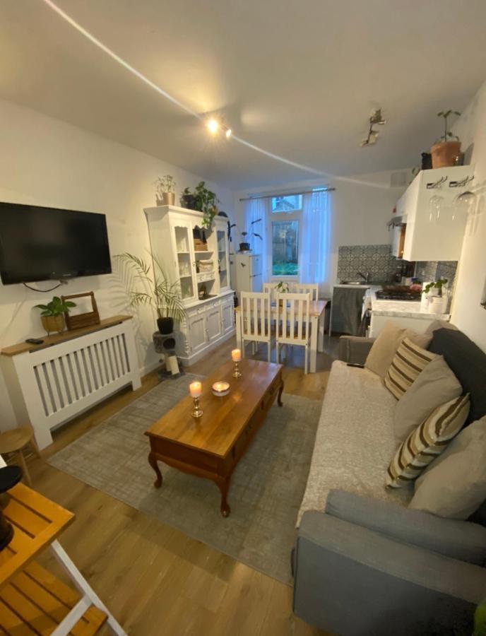 Guest Bedroom With King Size Bed In Brixton London Kültér fotó
